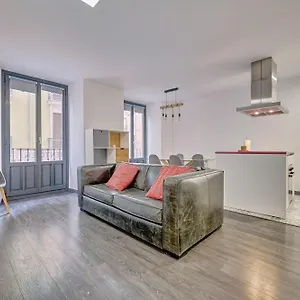 https://pamplona-old-town-six-people-san-fermin.sansebastianhotels.net